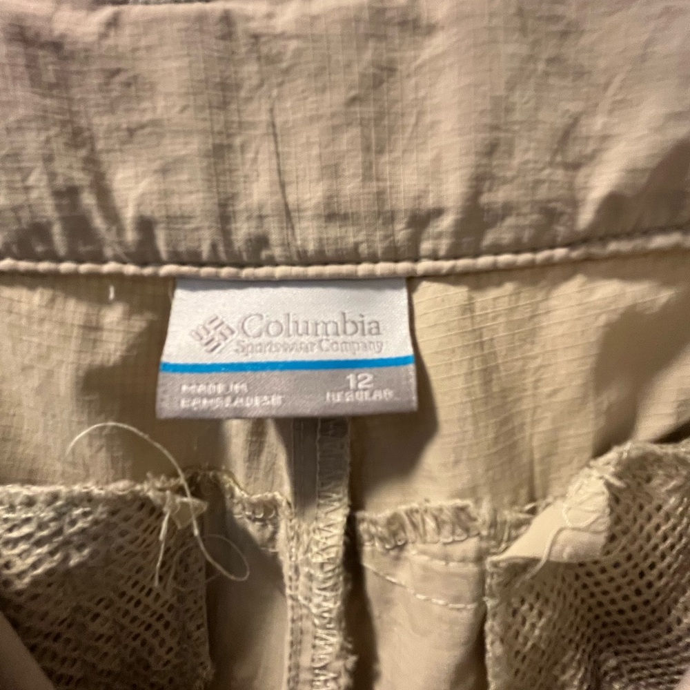 Columbia Women’s Tan convertible, Pants to shorts , Relaxed Fit. - Picture 2 of 11